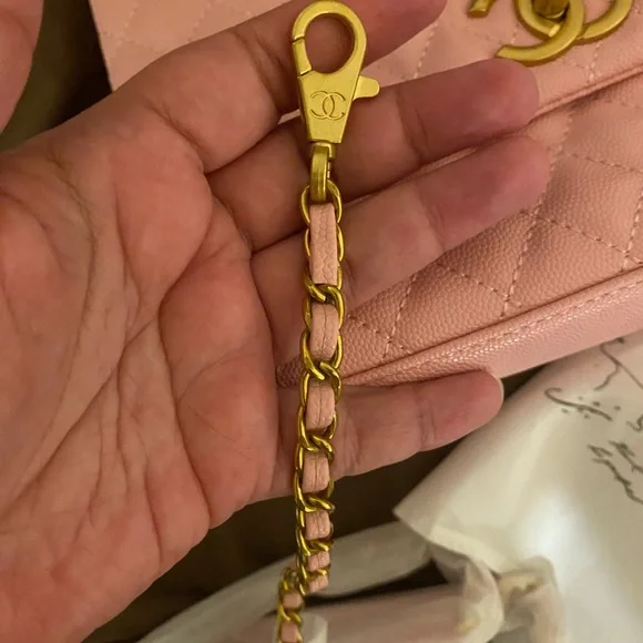 CHANEL Pink Quilted Shoulder Bag with Gold Logo - Picture 12 of 15